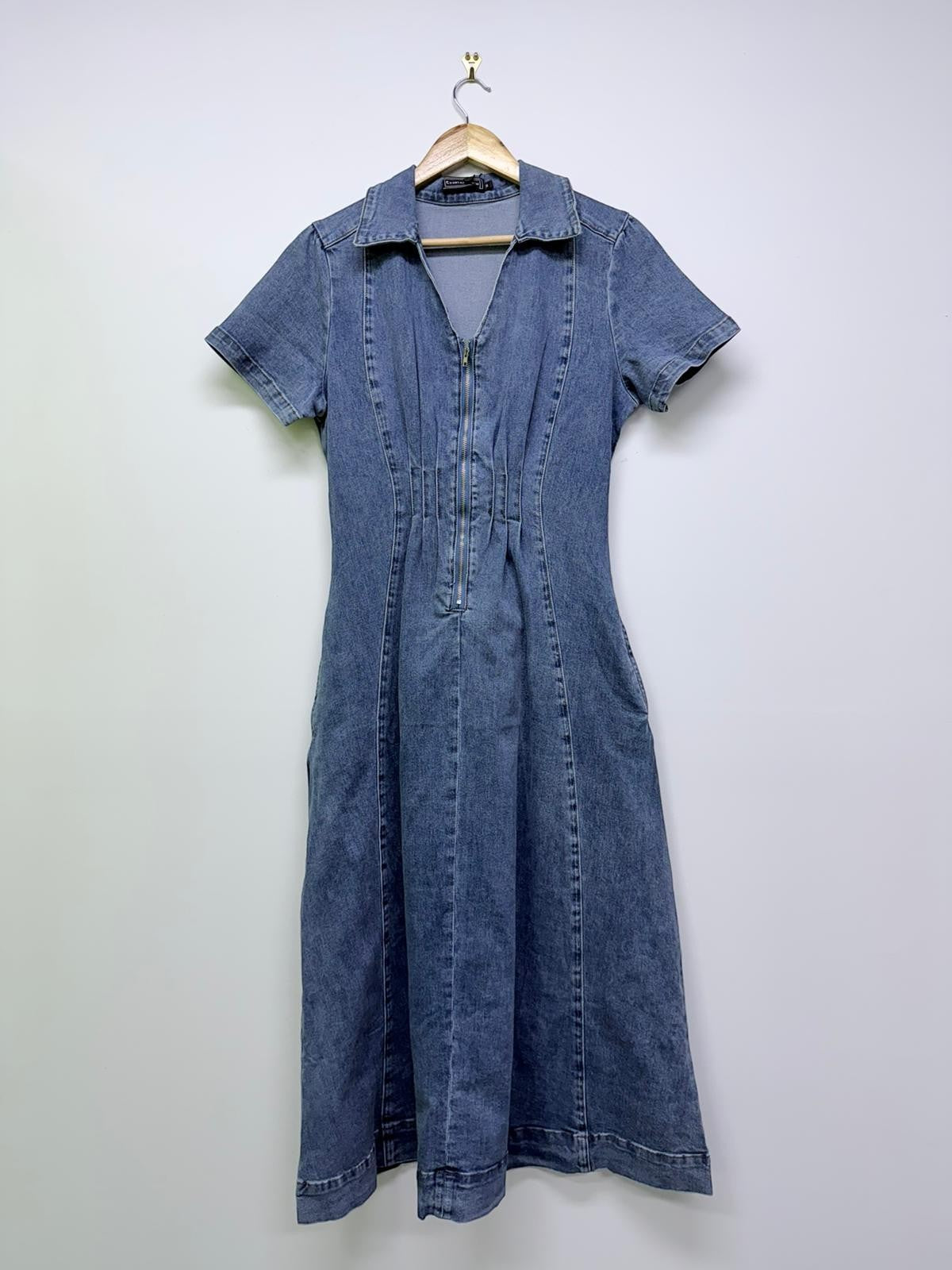 Rumours & Runways blue denim midi dress with short sleeves, collared neckline, and front zipper closure.